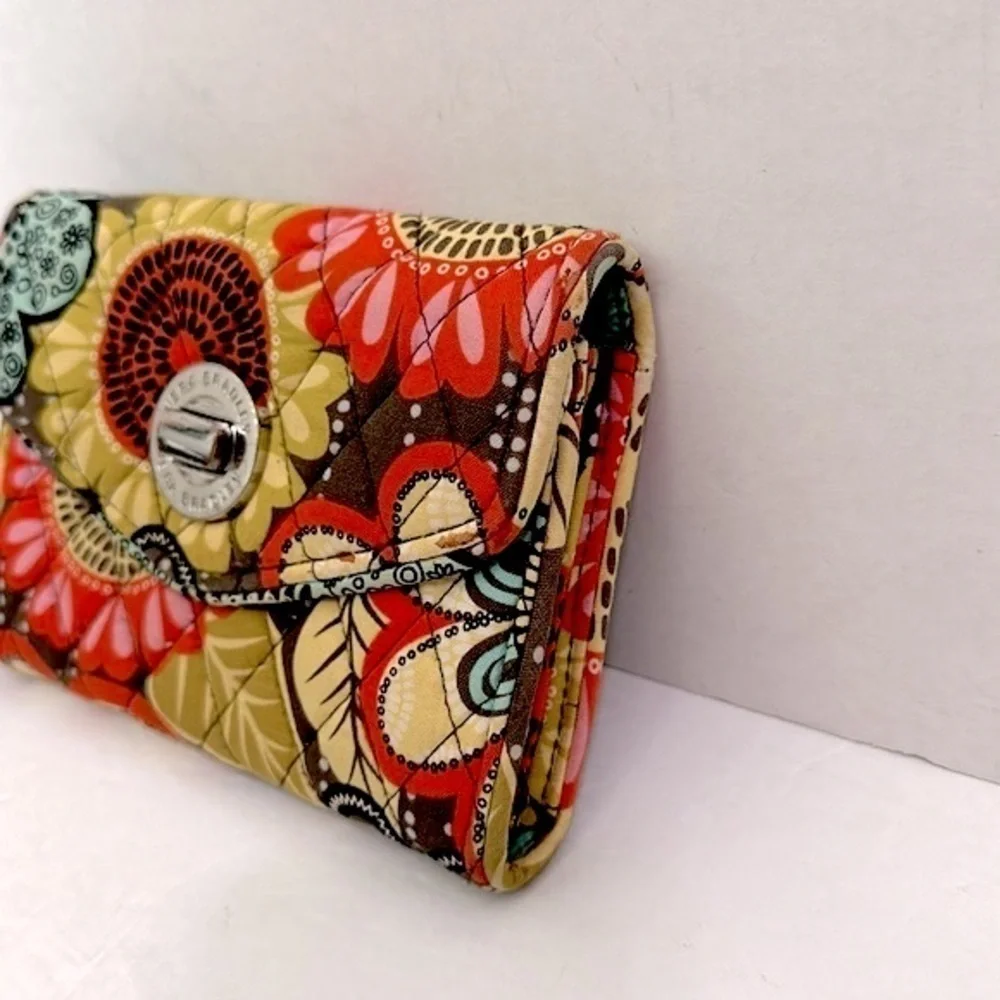 Vera Bradley Flower Shower Turnlock Wristlet EUC